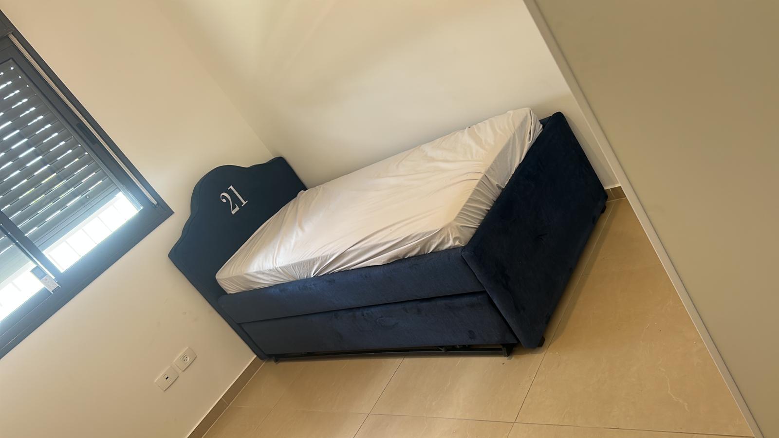 מיטת יחיד מרופדת דגם אוליביה